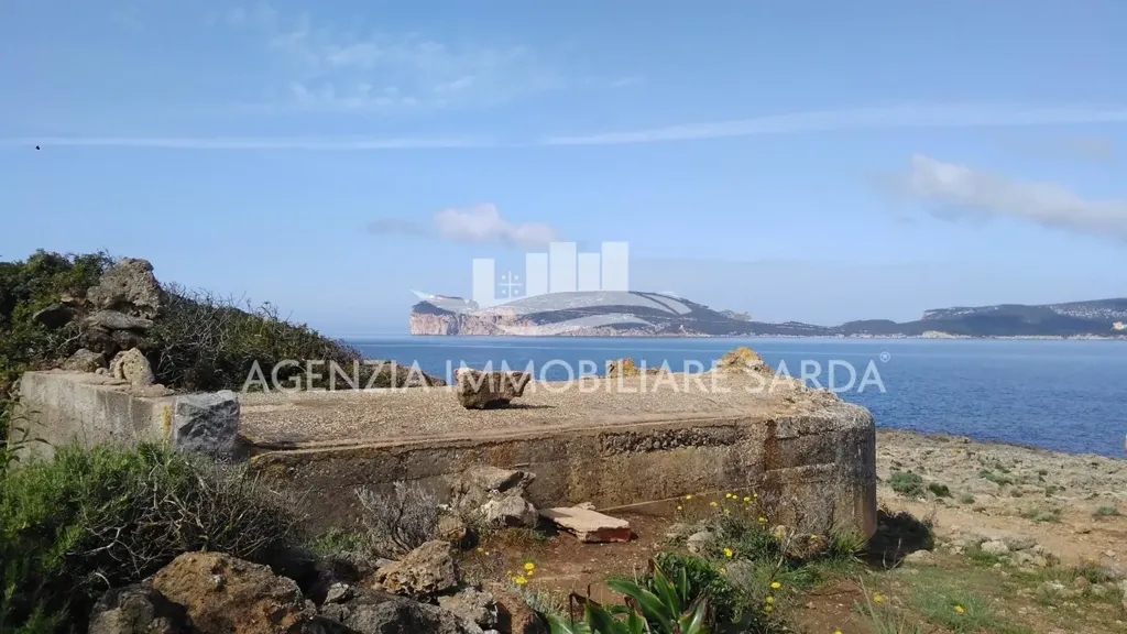 Jardin - Villa with Seafront Potential in Alghero