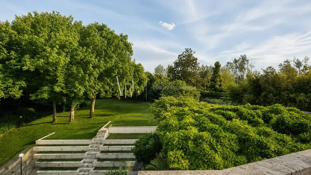 Jardin - Representative Villa with Private Park in Olgiata, Rome