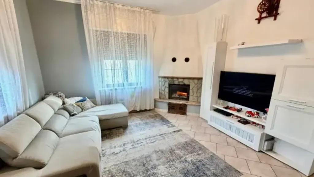 Elutuba - Villa with Garden in Castel San Giovanni