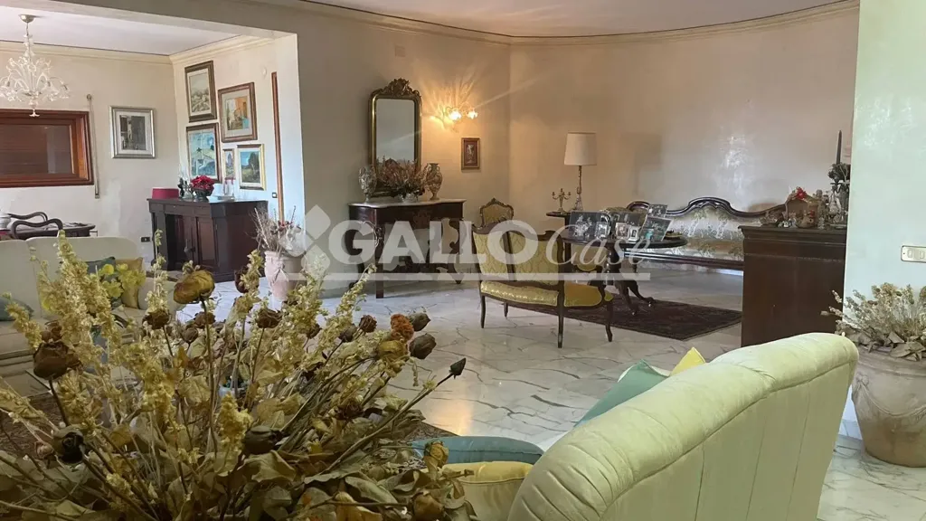Soggiorno - Ground Floor Apartment with Courtyard in Cosenza