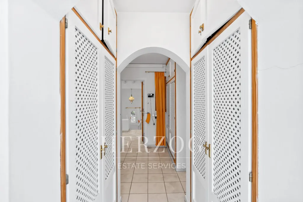 hallway_entrance