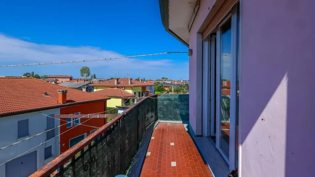 Rõdu - Spacious Apartment with Three Balconies in Campagna Lupia
