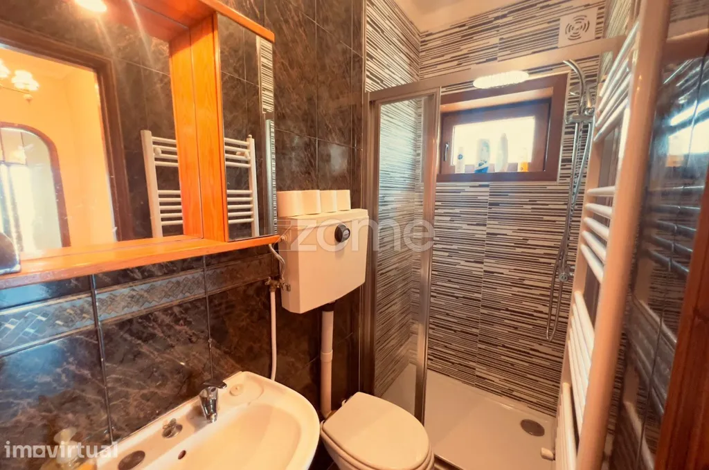 Badezimmer - Geminated House with Garage in Chaves Centre