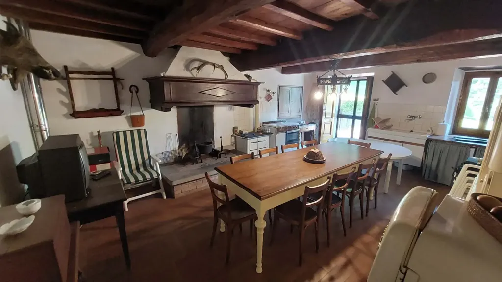 Söögituba - Rustic Property with Two Apartments in San Godenzo