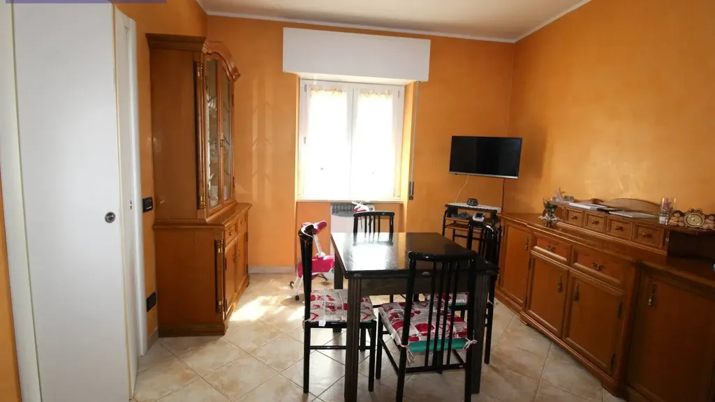 Salle à manger - Rear-Facing Apartment with Garage in Bressana Bottarone