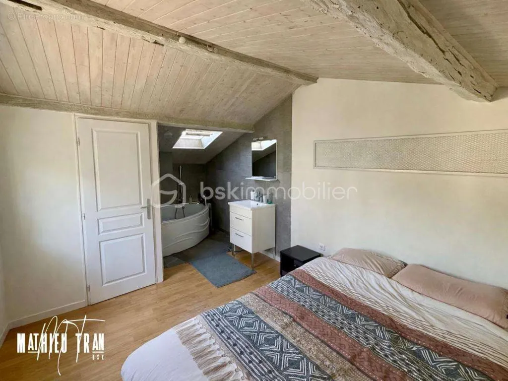 Chambres - Maison de Ville avec Balcon et Parking à Proximité