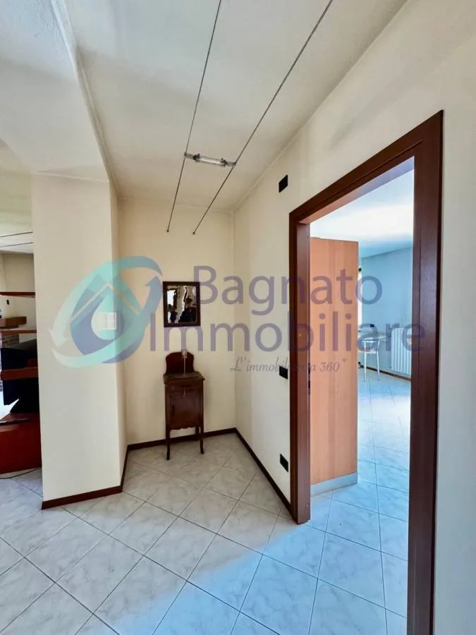 Entrée - Spacious Apartment with Balcony in Casalino