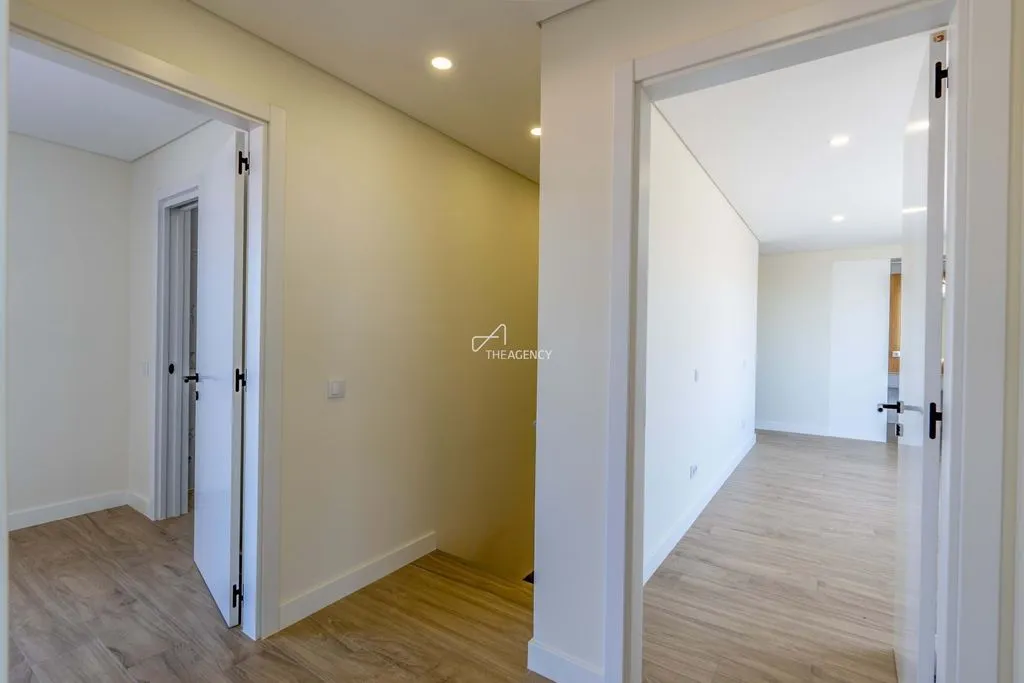 Entrée - Contemporary Flat with Balcony in Almancil