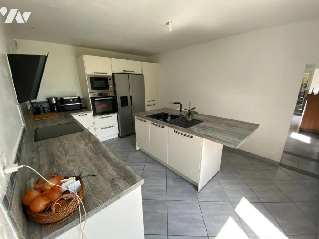 Cucina - Rustic Stone House with Terrace in Maisoncelles-Pelvey