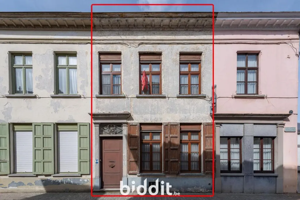 Extérieur - Maison à Rénover avec Garage au Centre de Lokeren