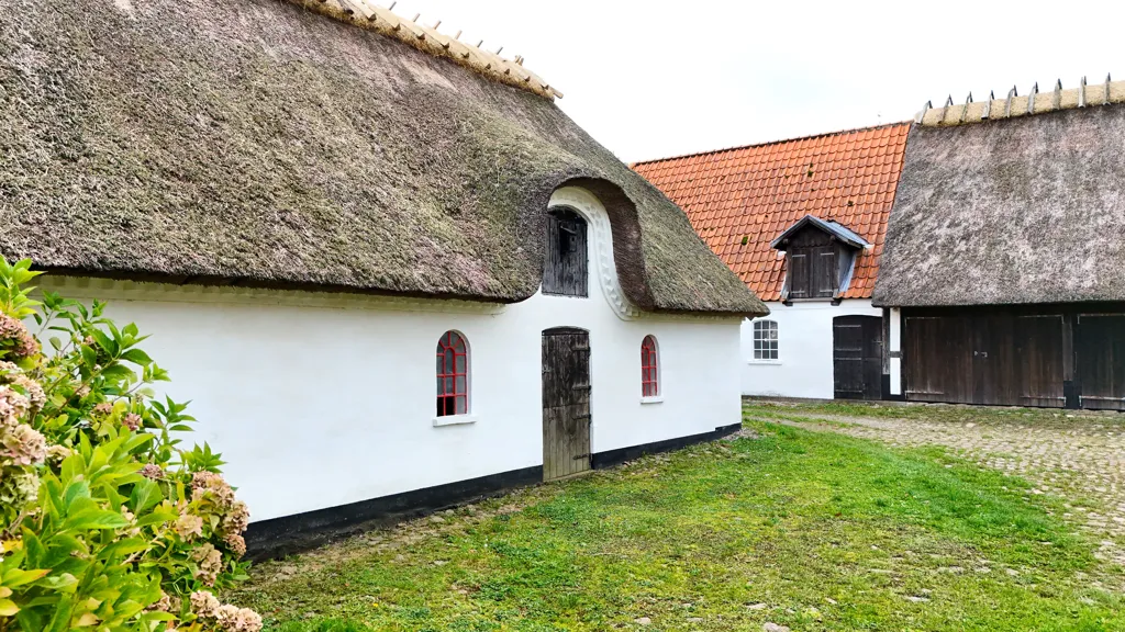 Välivaade - Villa with Multiple Outbuildings in Skårup, Fyn