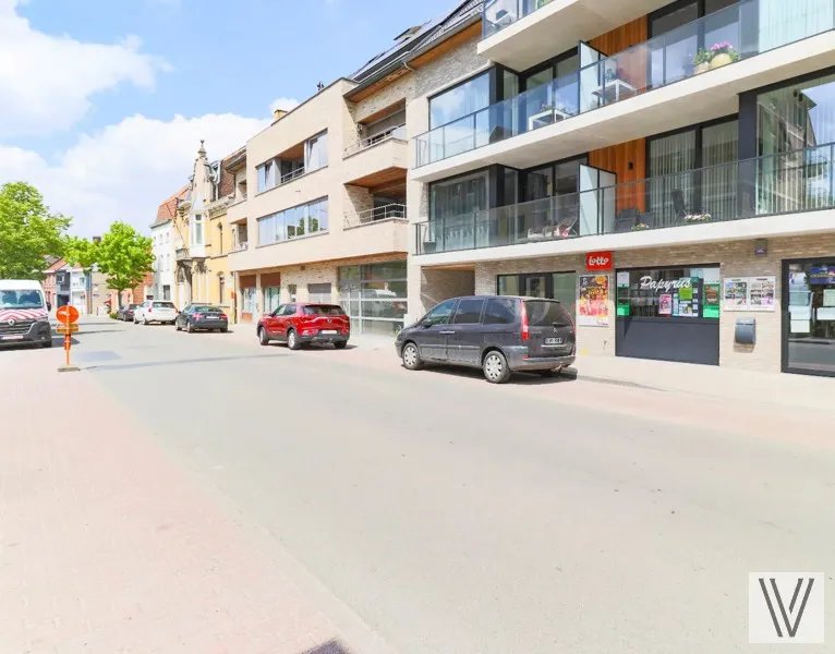 Extérieur - Commerce à Louer avec Excellente Visibilité à Izegem