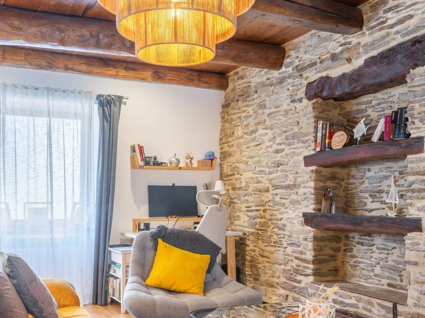 Séjour - Restored Chalet with River Walk Access in Lugo