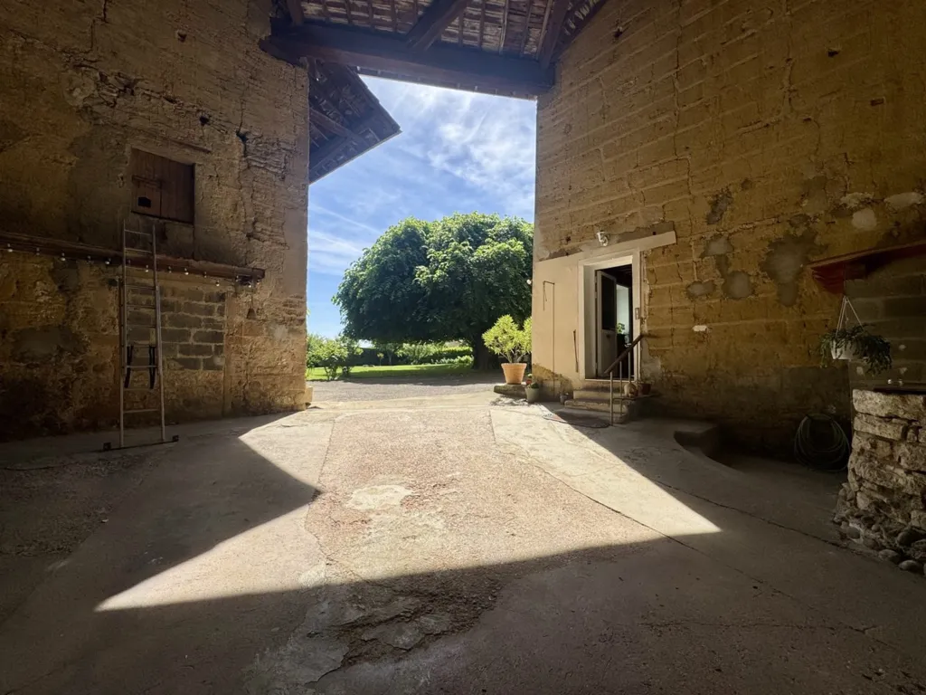 Jardin - Maison historique avec grand terrain à Montanay