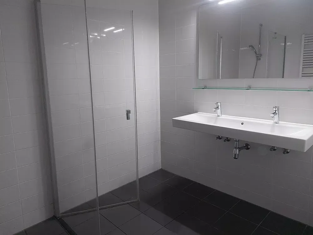 Salles de bain - Modern Apartment with Balcony in Veenendaal