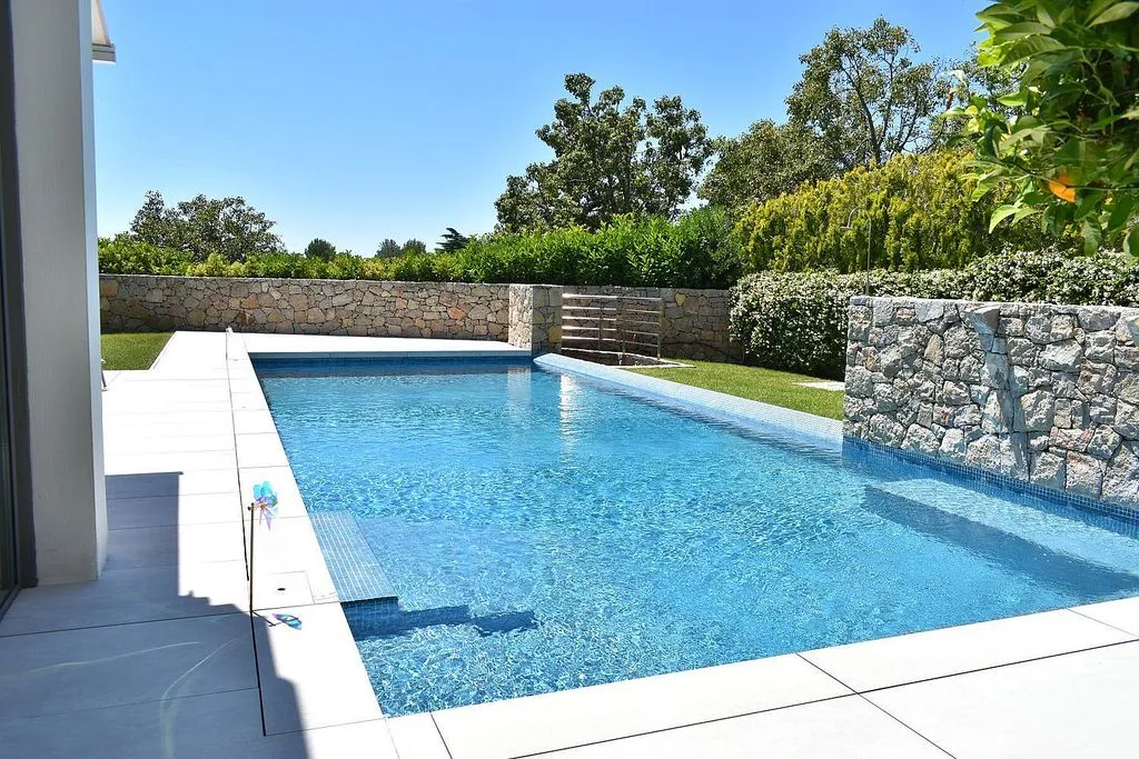 Piscine - Chalet with Pool and Terrace in Bonmont