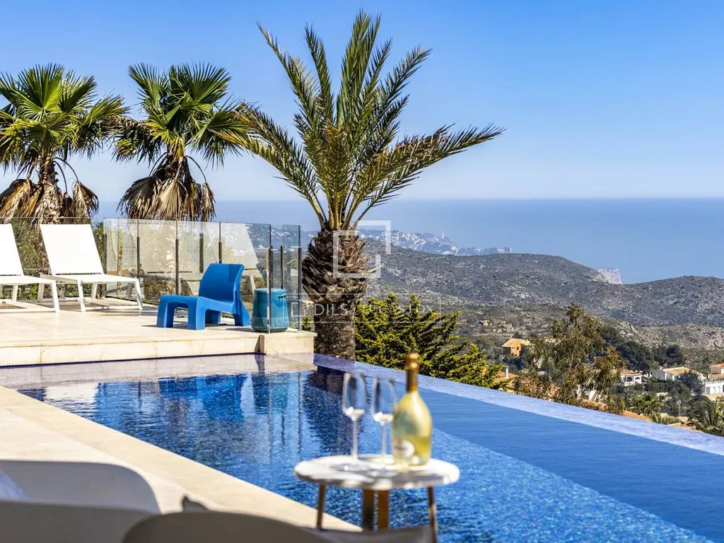 Piscine - Luxury Villa with Panoramic Sea Views in Benitachell