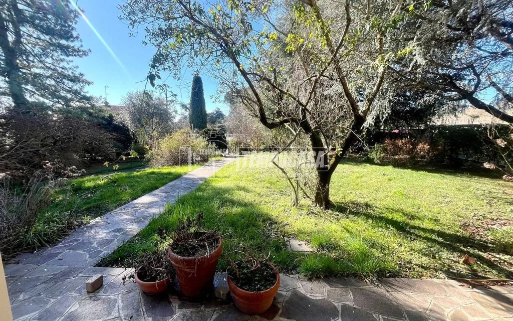 Jardin - Luxury Villa with Private Garden in Mozzo