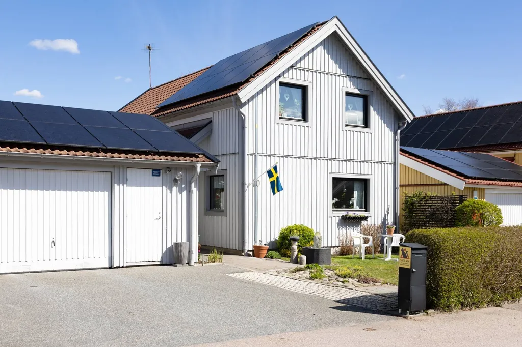 Exterior - Villa with Garden in Hässlegården