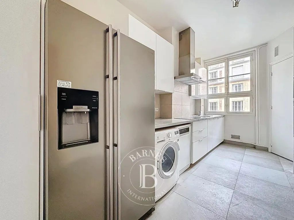 Cuisine - Appartement Luxe avec Vue sur la Ville près de la Tour Eiffel