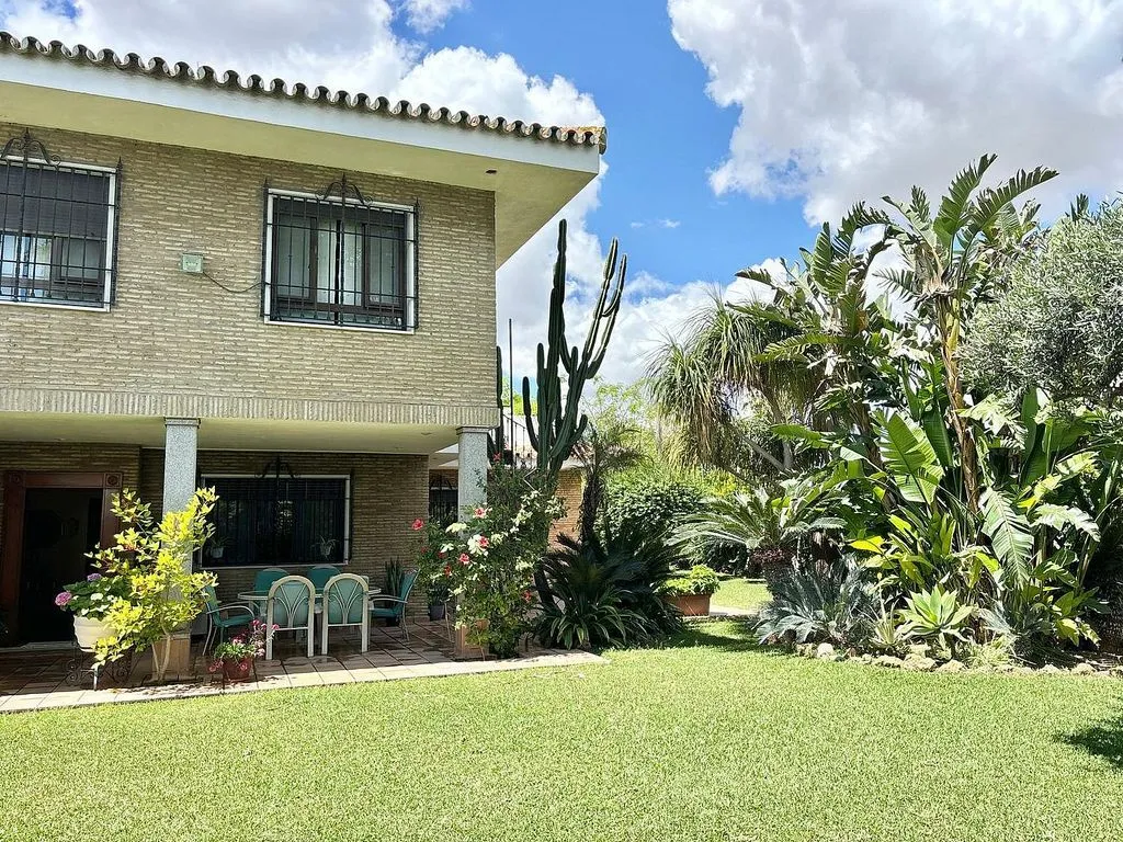 Aed - Chalet with Pool and Terrace in Camas
