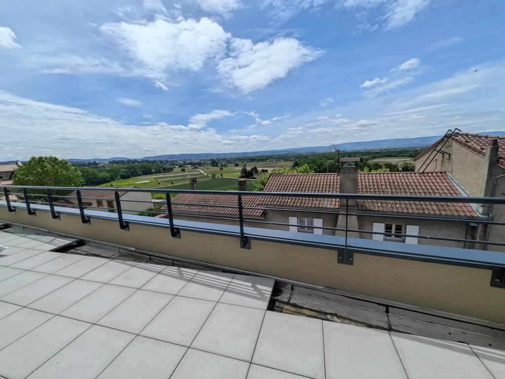 Rõdu - New 4-Bed Flat with Terrace in Bouthéon