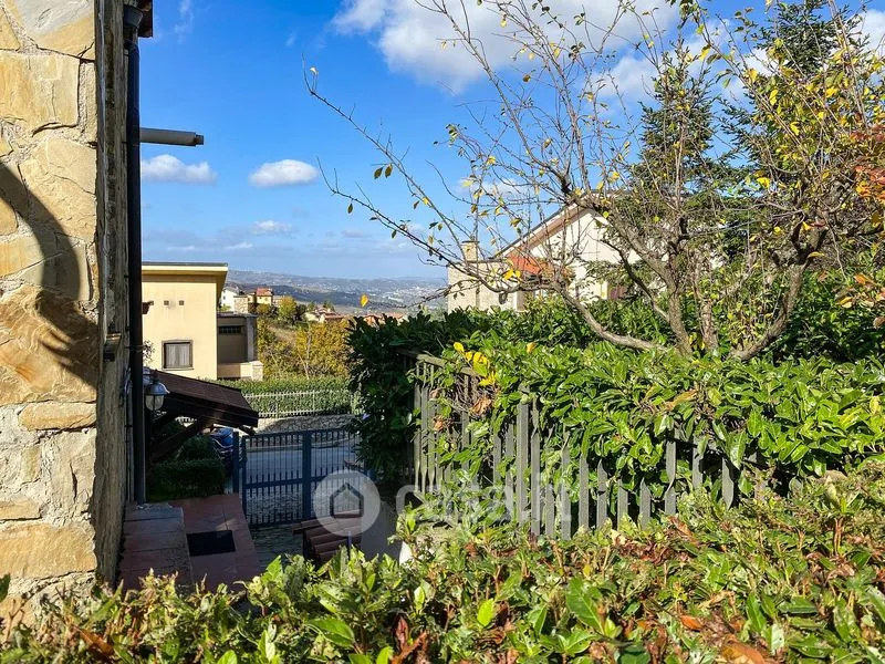 Aed - Bifurcated Villa with Garden in Pignola