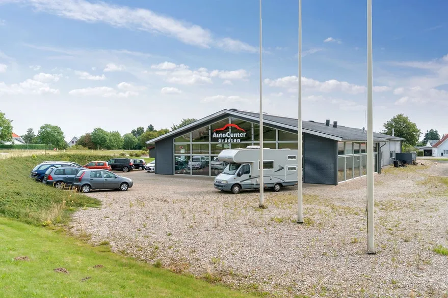 Välivaade - Showroom with High Visibility in Business Area