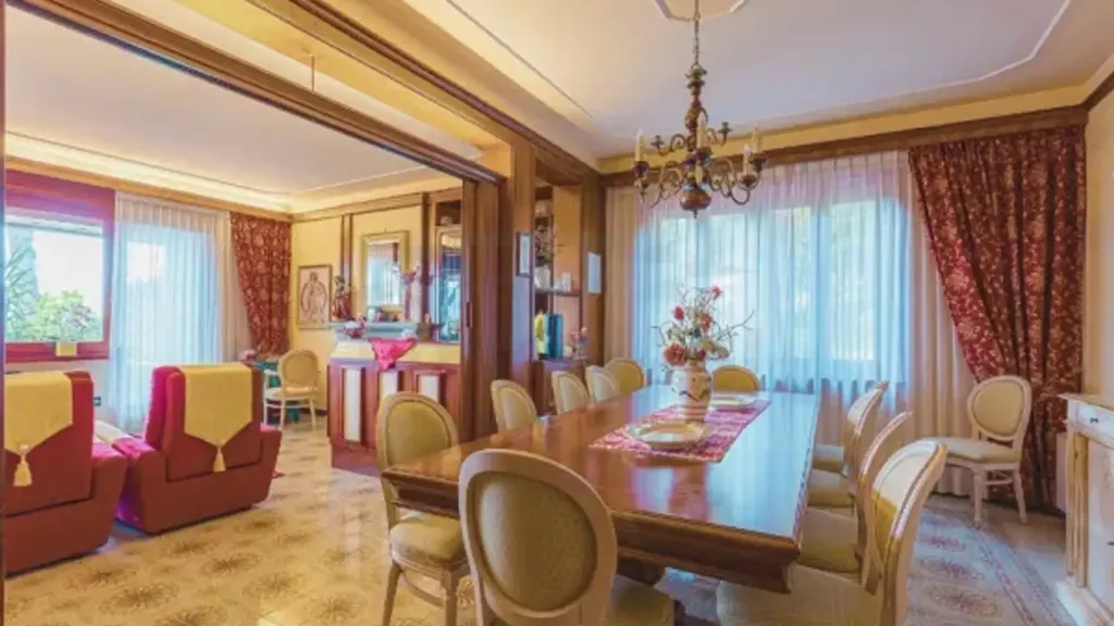 Dining Room - Panoramic Villa with Pool in Magione