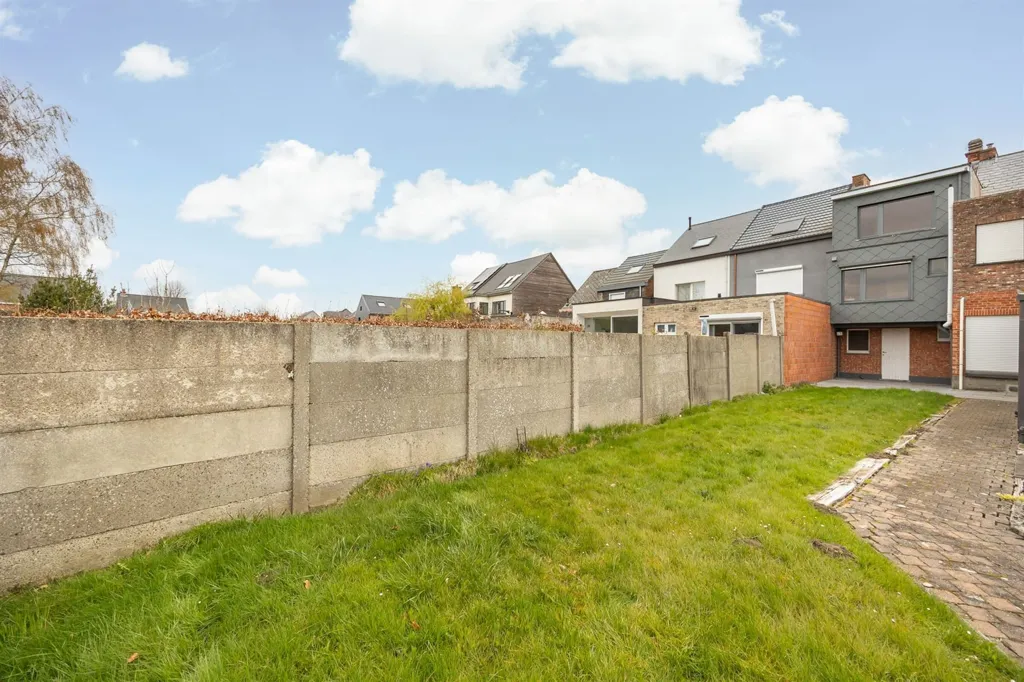 Jardin - Maison à Rénover avec Garage à Blaasveld