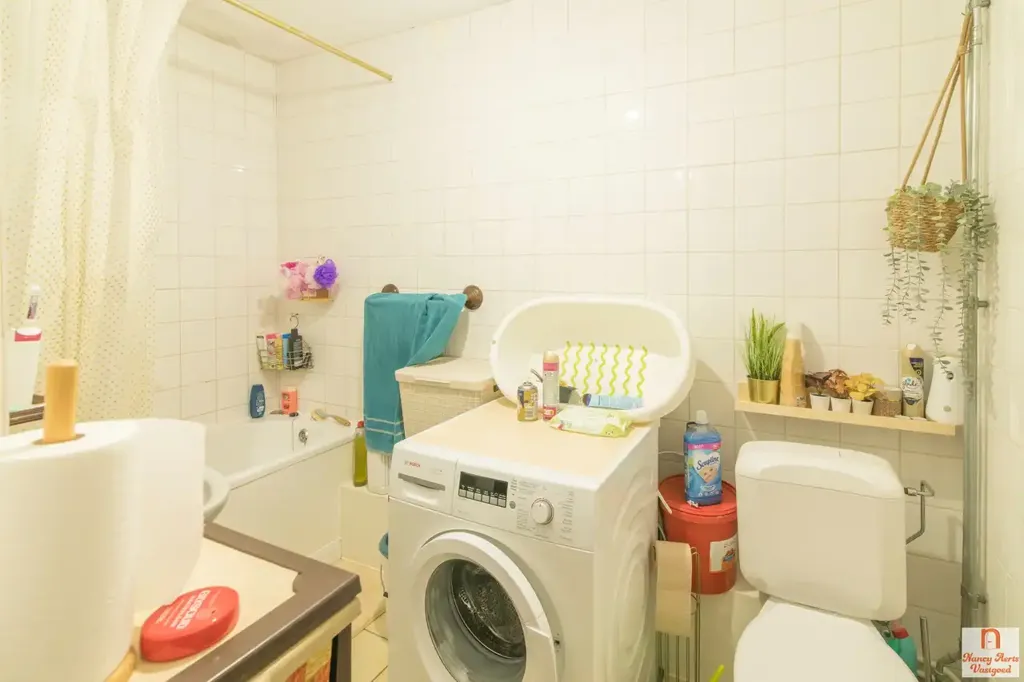 Bathrooms - Apartment Building with High Visibility in Herk-de-Stad