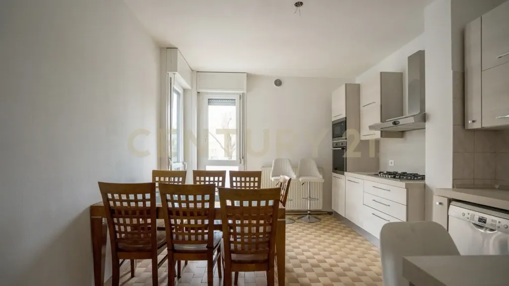 Salle à manger - Fully Rented Apartment with Central Park in Verona