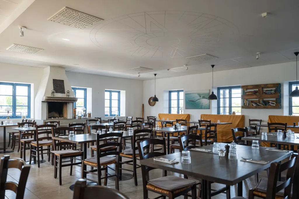 Söögituba - Commercial Property with Sea View in Herrvik