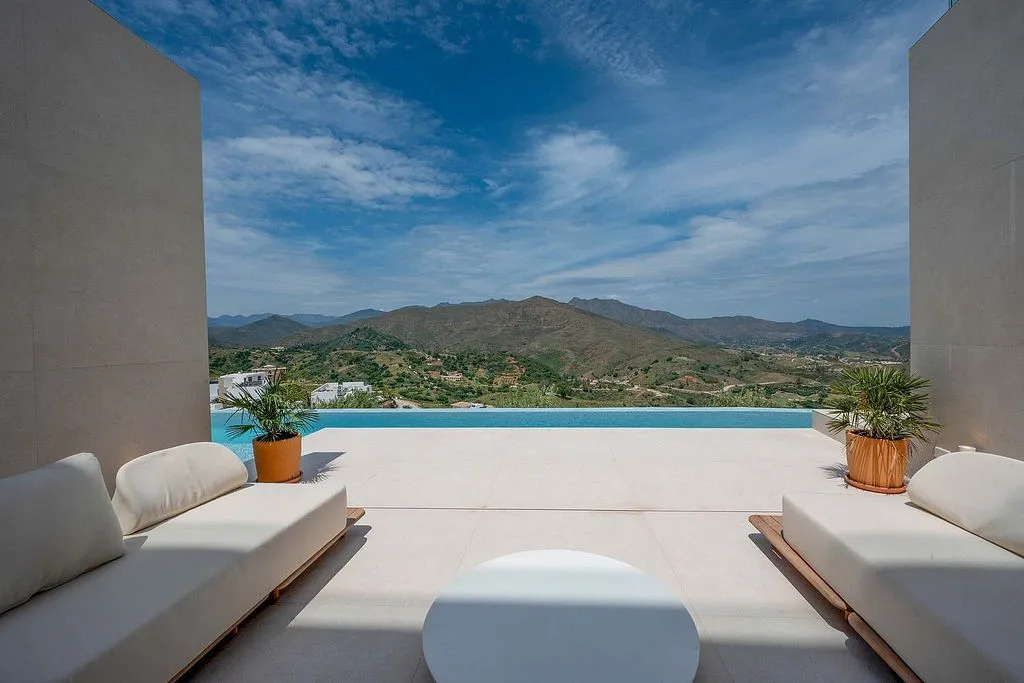 Bassein - Passivhaus Villa with Infinity Pools in La Cala Golf