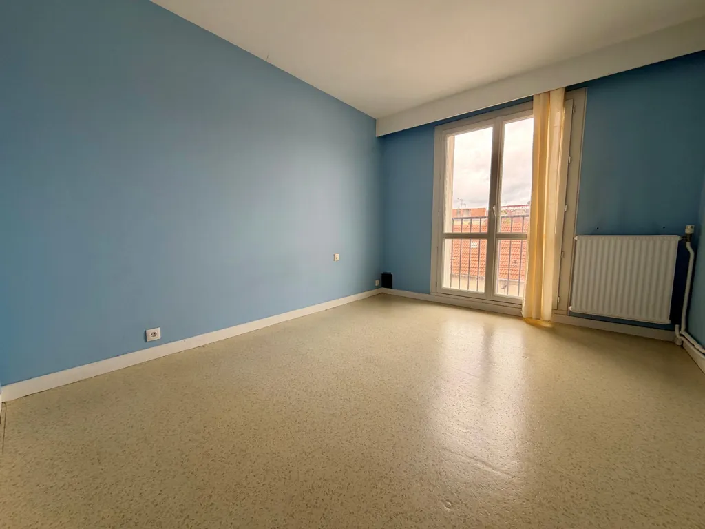 Toad - T2 Flat with Garage in Limoges