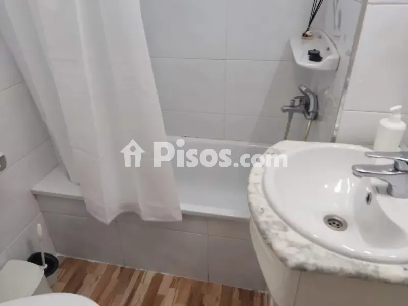 Salles de bain - Bright Apartment with Garden Access in La Chana, Granada