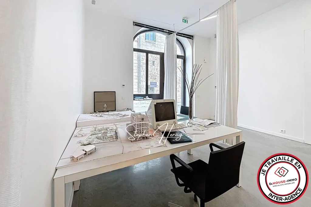 Bureau - Local Professionnel en Pierre à Bordeaux Centre