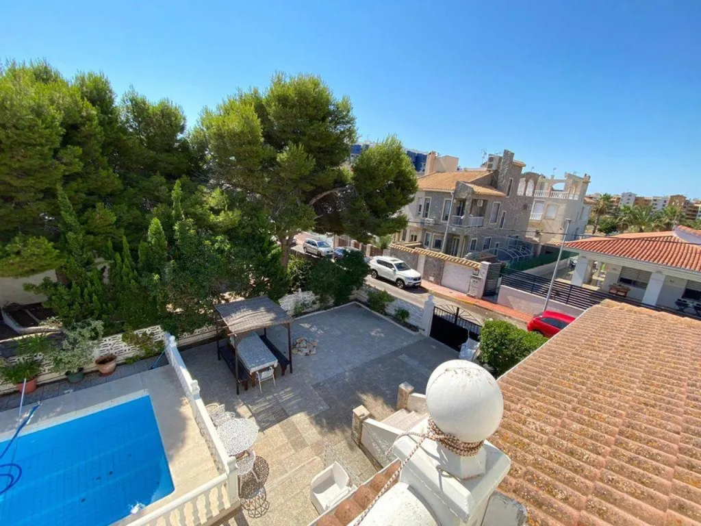 Õhuvaade - Renovated House with Two Pools in Punta Prima