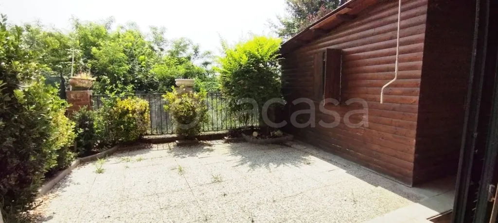 Terrasse - Three-Level House with Terrace in Fossano