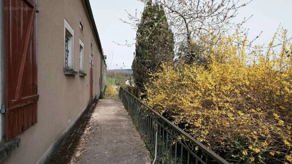 Aed - Large Semi-Detached House with Garden in Onlay