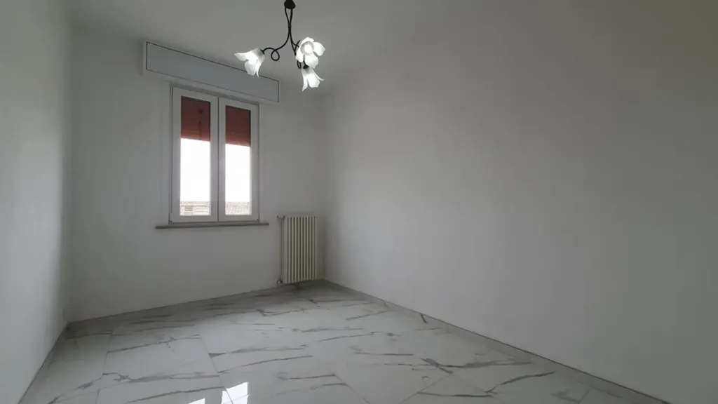 Pièces - Rustic-Style Apartment with Balcony in Mirandola