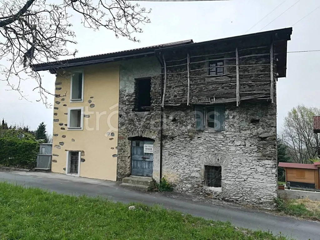 Extérieur - Rustic Property with Balcony in Colico