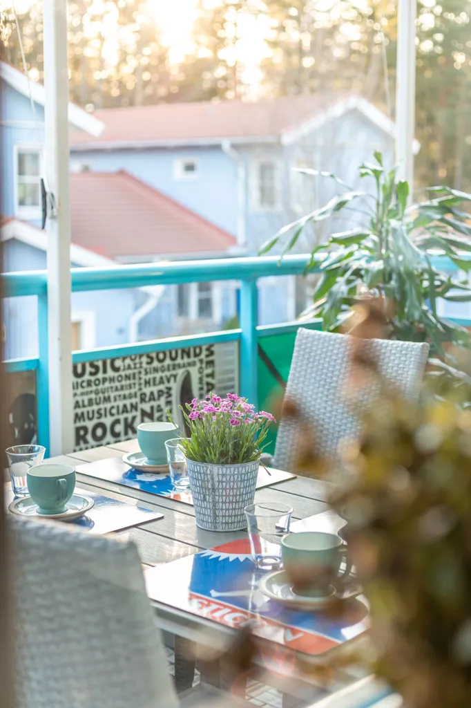 Terrasse - Renovated Apartment with Balcony in Stenrösvägen
