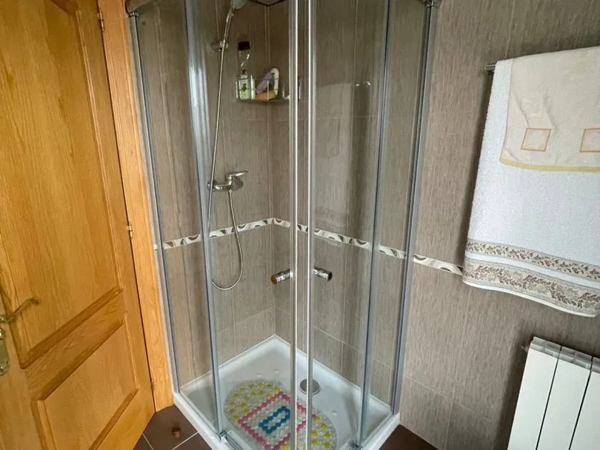 Bathrooms - Chalet with Large Garden in Barcena de Cicero