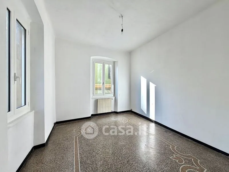 Pièces - Apartment with Balcony in Genoa's Sestri Ponente