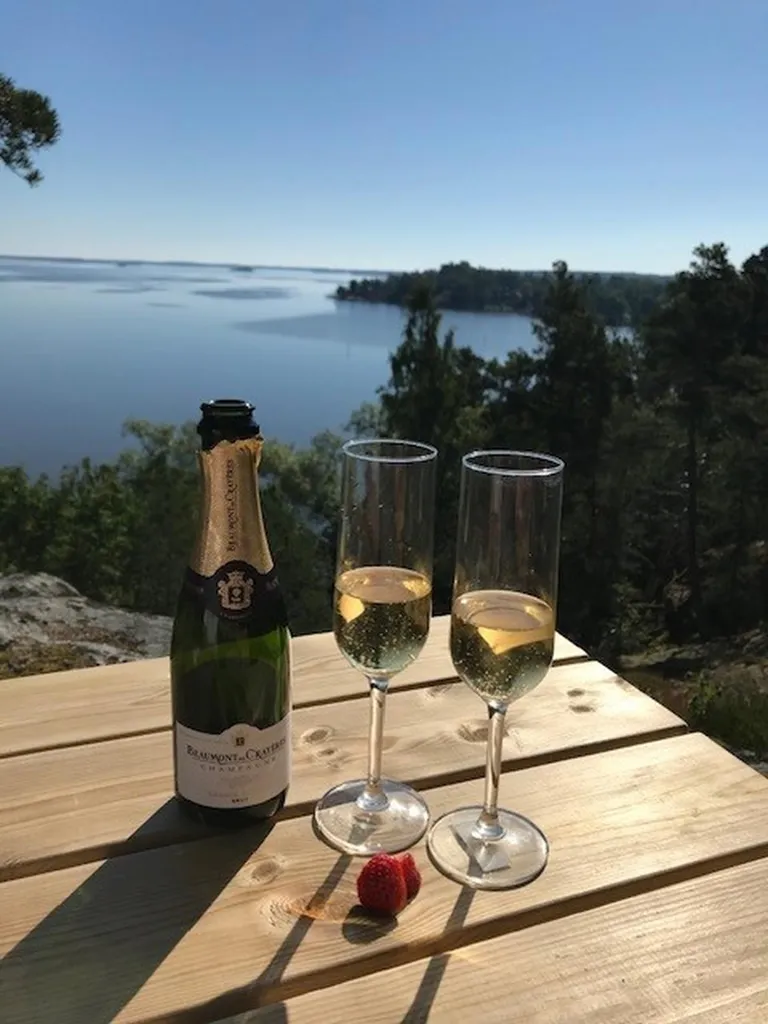 Terrazza - Charming Cottage with Forest Glade in Ängsholmen