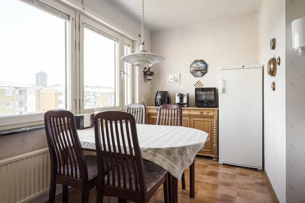 Söögituba - Well-Planned Apartment with Balcony in Tynnered