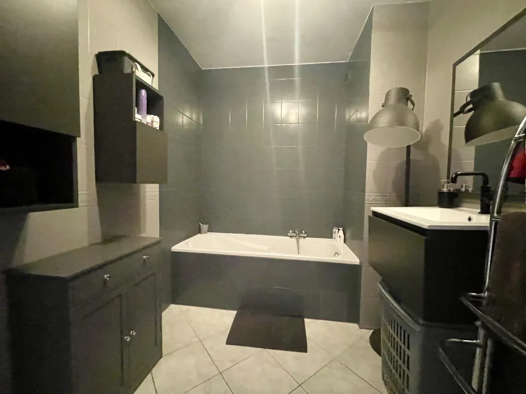 Salles de bain - Appartement de luxe avec terrasse à Mondorff