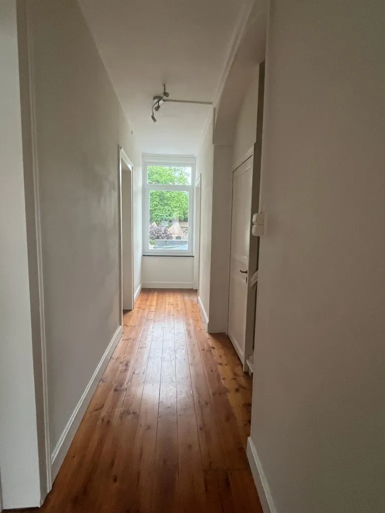 Entrée - Appartement Rénové avec Deux Chambres à Péruwelz