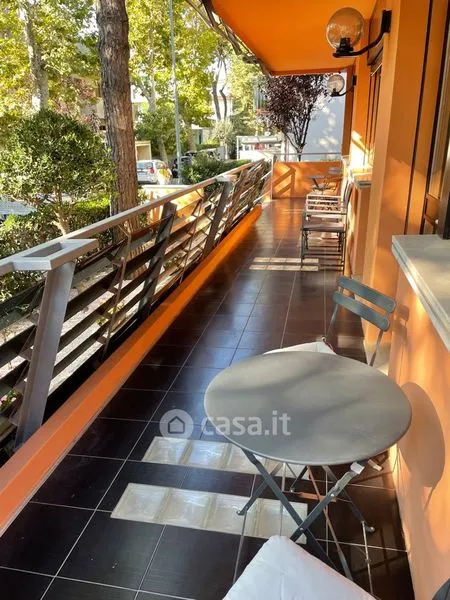Terrazza - Appartamento con balcone e giardino privato a Riccione